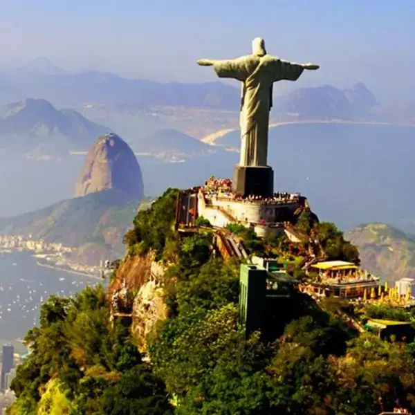 Junto ao Cristo Redentor